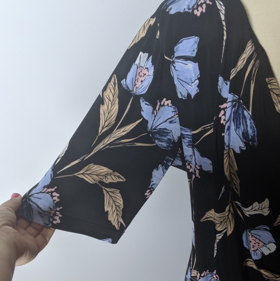 Motherhood Maternity XL Wrap Blue Floral Black - Picture 7 of 7